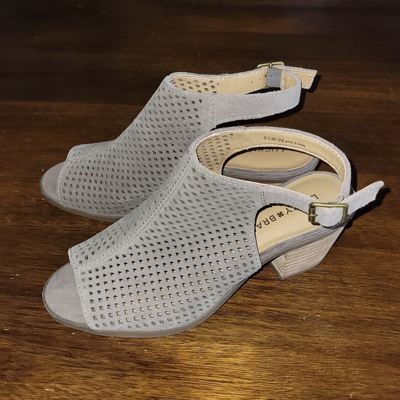 Lucky Brand Gray Perforated Sandals - Picture 3 of 7